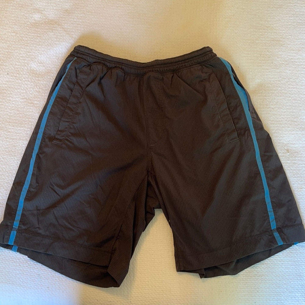 lulu lemon mens size medium grey shorts with blue side liner. great condition!